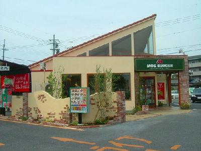 4C - ナチュラルテイストのモスバーガーの外構です