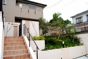 4C 2 - 高台を利用した緑有るガレージ　大津市