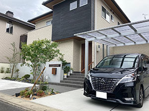 concept - RC風塗り壁と木目の組み合わせで明るくモダンな外構に　京都市