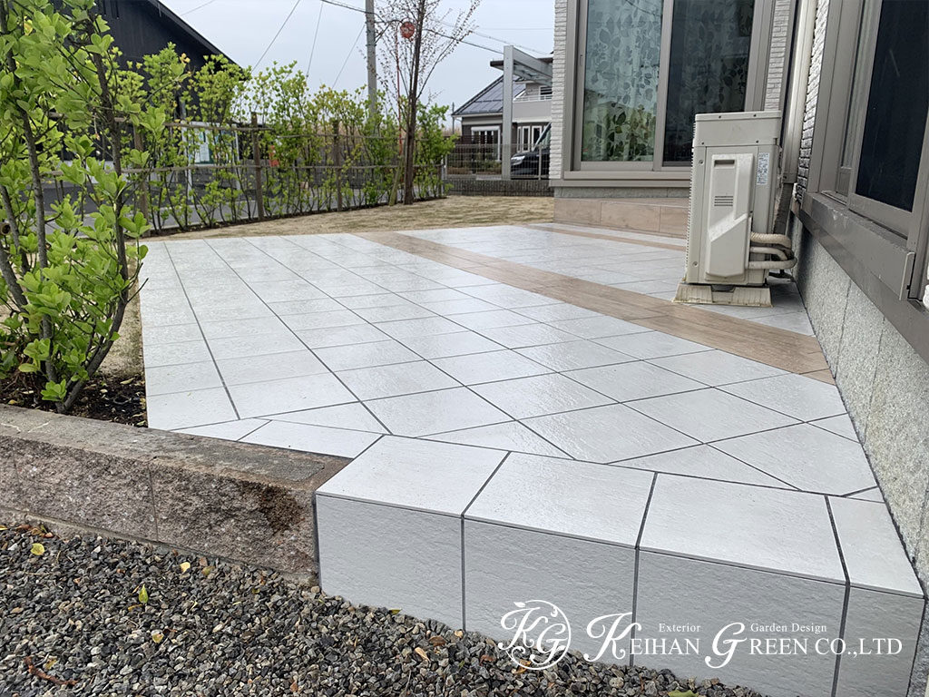 main 12 - 木調タイルがアクセント。緑が映えるナチュラルなタイルデッキ　野洲市