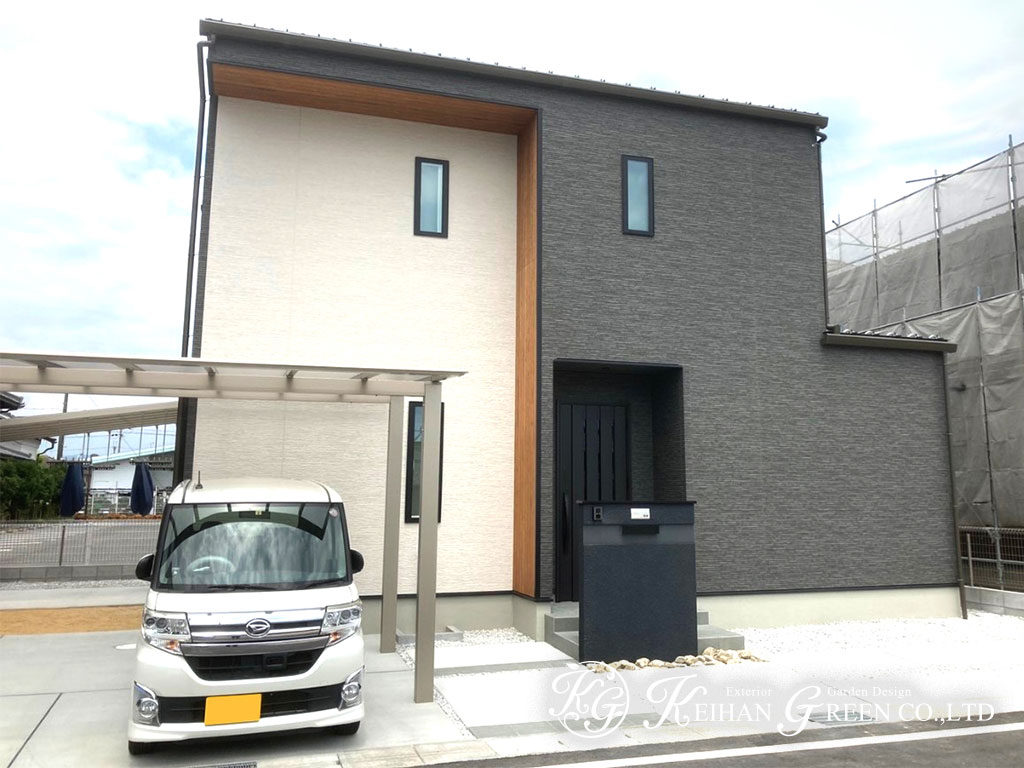 main 11 - 黒い門柱がアクセント。モノトーンのシンプル外構　野洲市