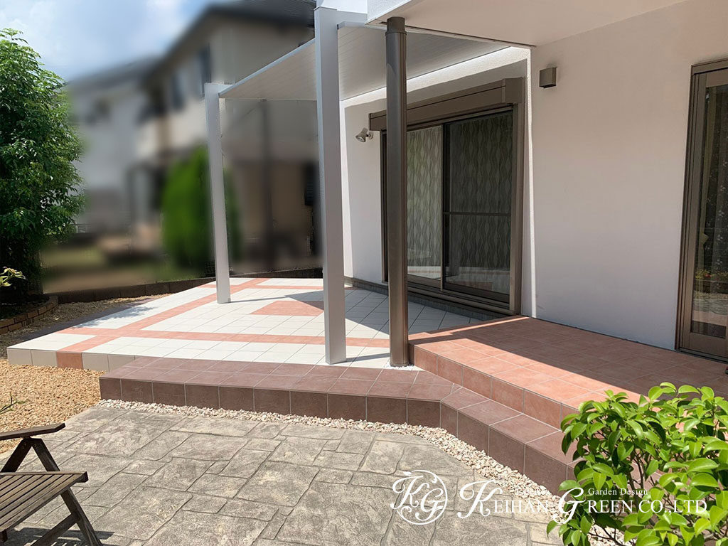 main 12 1 - タイルの2色使いで広々空間を演出したタイルデッキ　大津市