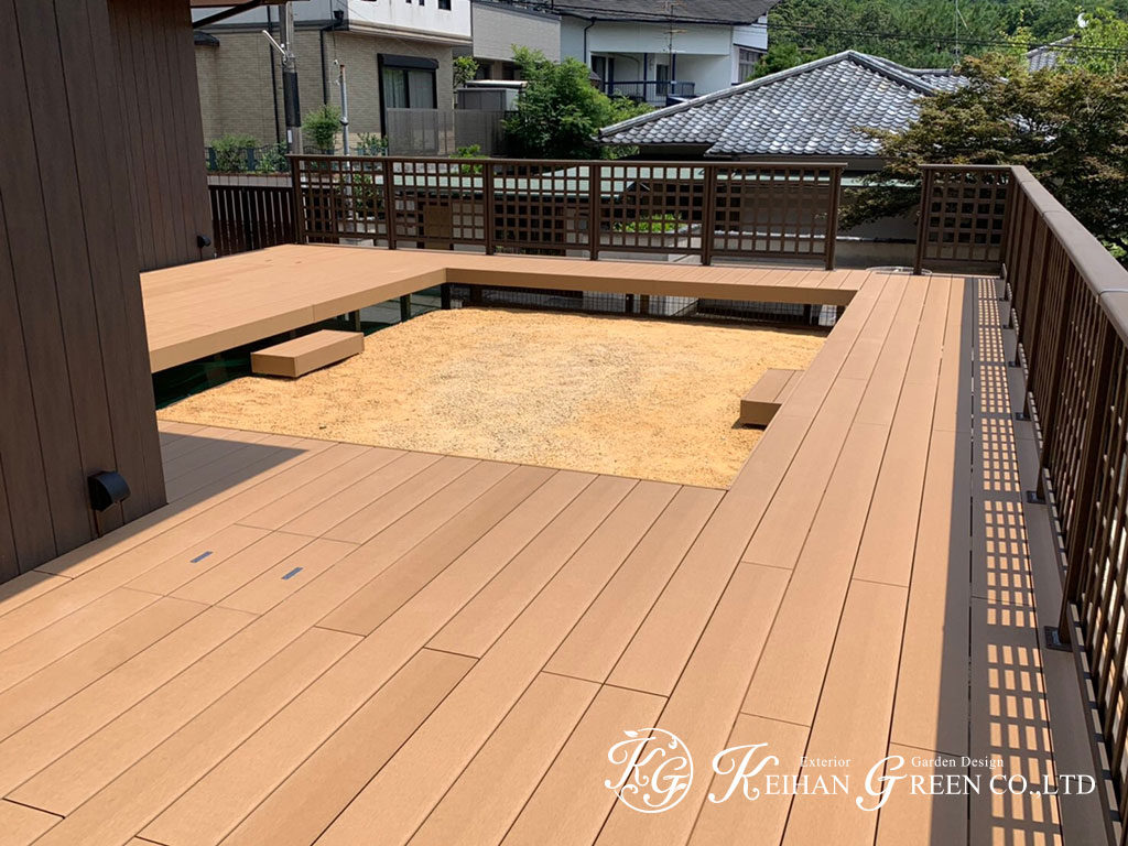 main 9 - 回廊のように窓をつなぐウッドデッキ　京都市