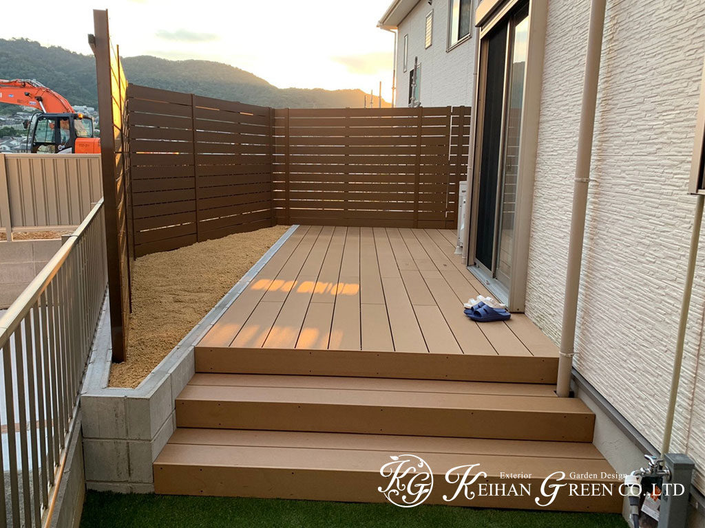 main - 敷地いっぱいのウッドデッキでお庭とリビングが一体化　大津市