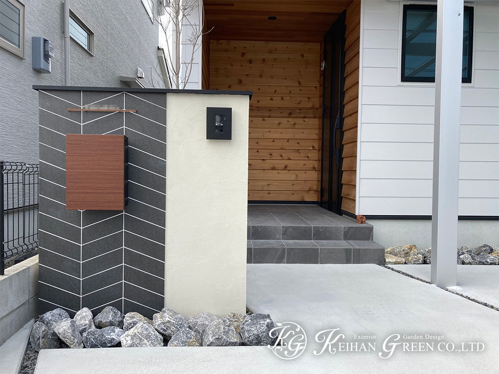 main 4 - 斜めのラインのデザインタイルがおしゃれな門柱　守山市