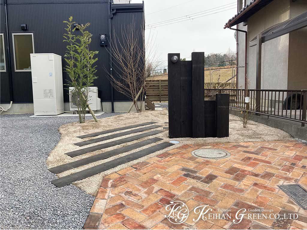 main 2 - 枕木と天然芝を組み合わせたナチュラルなアプローチ　大津市