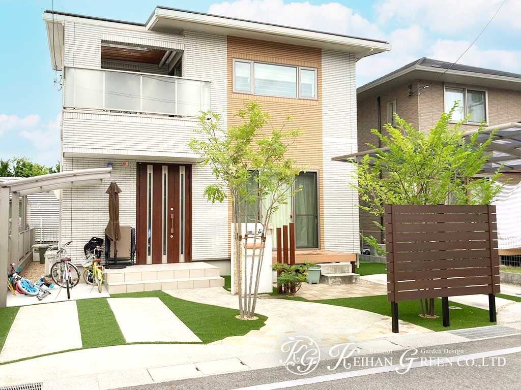 main 9 - 既存の外構を生かして、芝の緑をプラス。使いやすくて映える外まわりに。草津市