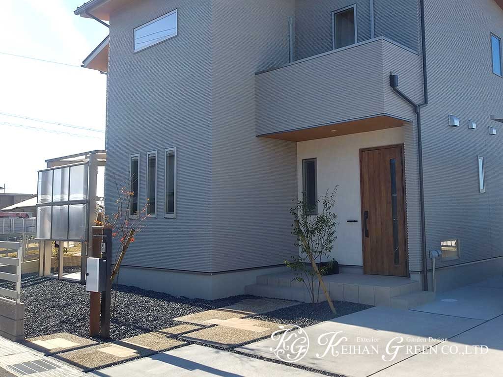 main 12 - 木調素材と庭木がナチュラルな雰囲気を引き立てるオープン外構　栗東市