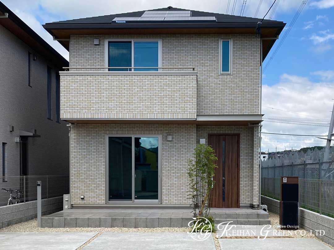 main 3 - 広々とした前庭をシンプルデザインで仕上げた外構　京田辺市